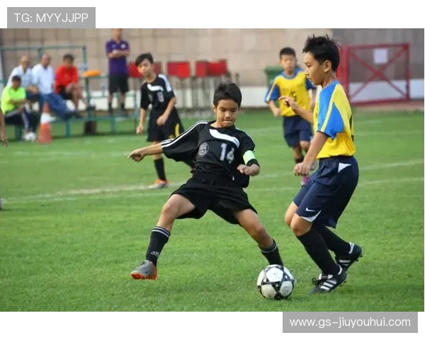 依托明山区足球培训坊推动区域青少年体能与竞技足球全面提升水平