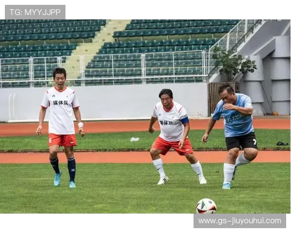 南京足球队迎战山西队展开激烈角逐 谁能笑到最后？